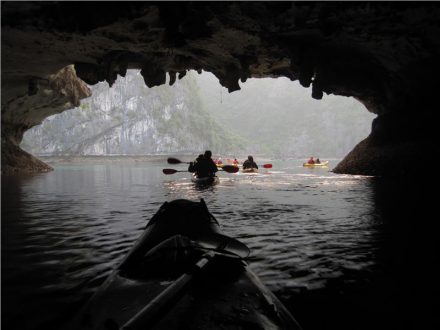 kayak-through-luon-cave-halong-bay-611